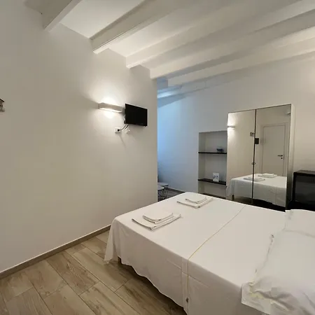 Life Guest house *